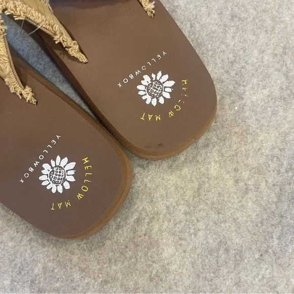 Yellow Box Tan Canvas Flip Flops Comfort Sandals Women’s Size 7.5 - Picture 5 of 8